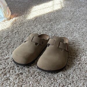 Birkenstock Boston clogs in taupe leather, size 41 (8) men’s